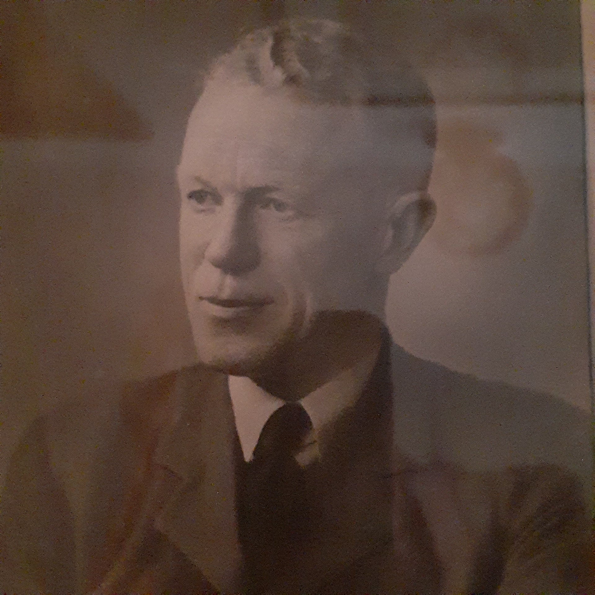 Photo of photos/Robert Thomas Carlyle 1891-1975 portrait